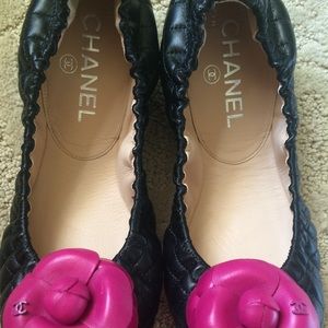 BNIB $950 Authentic Chanel Camellia Ballet Flats